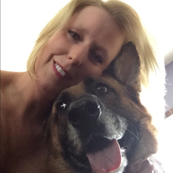 Hello, I'm Donna - Welcome to my Closet! - Picture 4 of 4